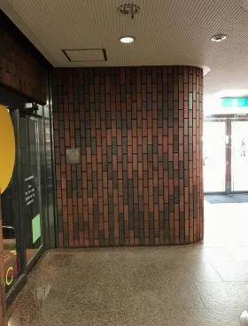 岡常本社ビルの外観