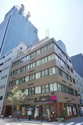 岡常本社ビルの外観