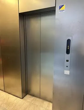 山一大野ビルの外観