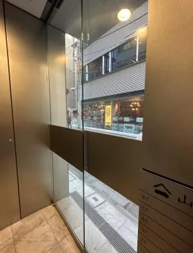 山一大野ビルの外観