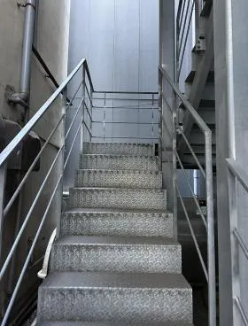 山一大野ビルの外観