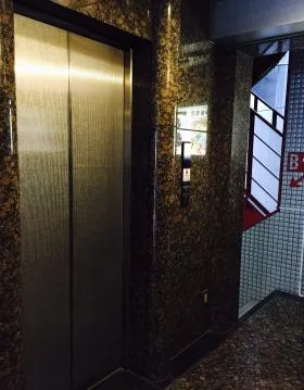 日本橋本町松本ビルの外観