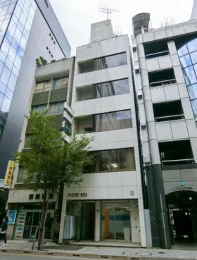 ホワイトボックスビルの外観