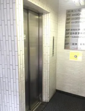 鈴東ビルの外観