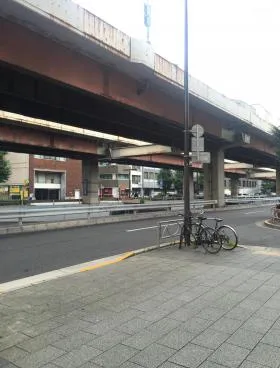鈴東ビルの外観