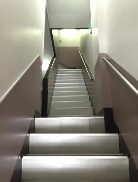 明松ビルの外観