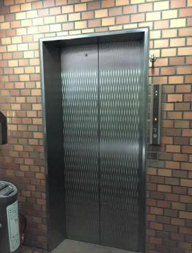 第1銀長ビルの外観