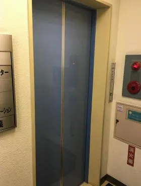 箱健ビルの外観