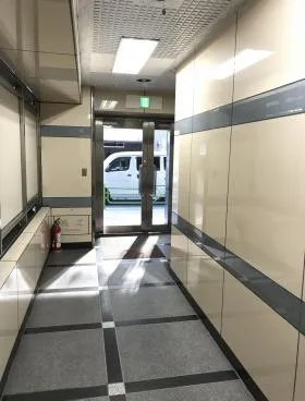 鈴常ビルの外観