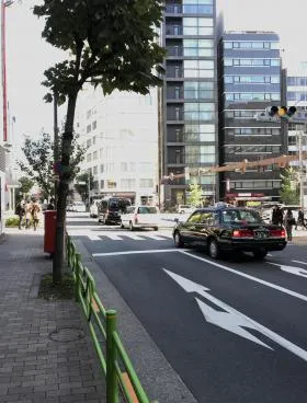 鈴常ビルの外観