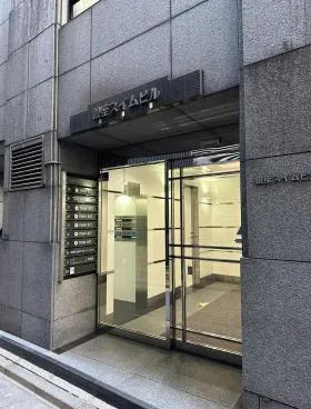 銀座スイムビルの外観