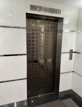 銀座スイムビルの外観