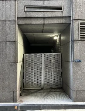 銀座スイムビルの外観