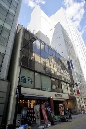三神AL共同ビルの外観
