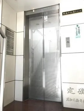 銀座中央通りビルの外観