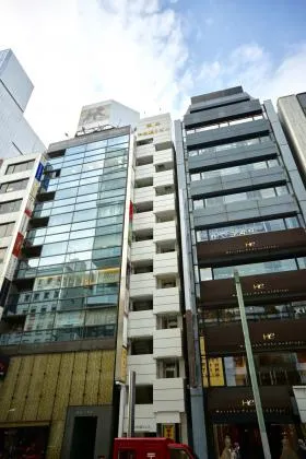 銀座中央通りビルの外観