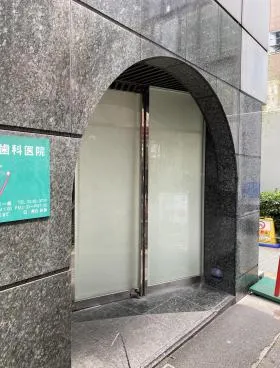 ビッグウエストビルの外観