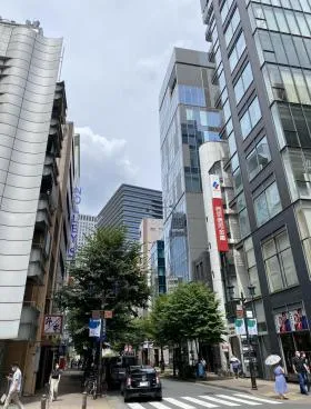 ビッグウエストビルの外観