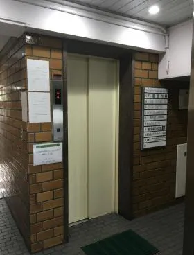 一新ビルの外観