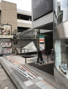 THE FRONTの外観