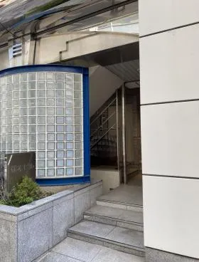 松木ビルの外観