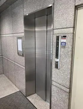 松木ビルの外観