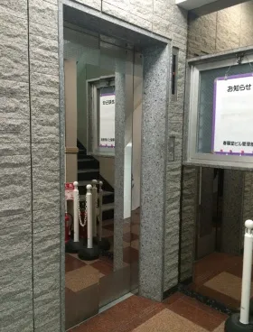 東和八重洲(旧:春陽堂)ビルの外観