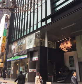 ラウンドクロス新宿の外観