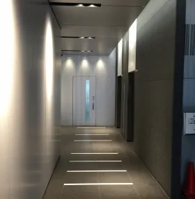 ラウンドクロス新宿の外観