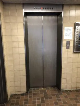 ナルコビルの外観