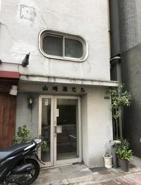 山崎屋ビルの外観