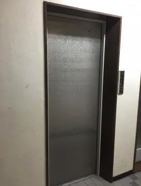 岩尾ビルの外観