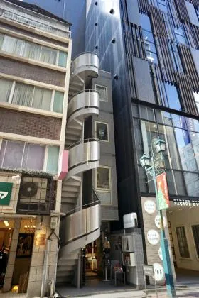 福助染ビルの外観