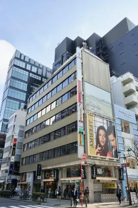 銀楽ビルの外観