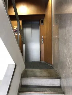 龍保険ビルの外観