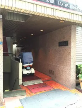 小張ビルの外観