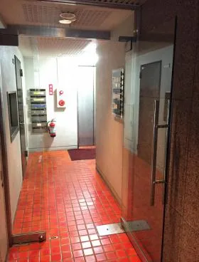 小張ビルの外観