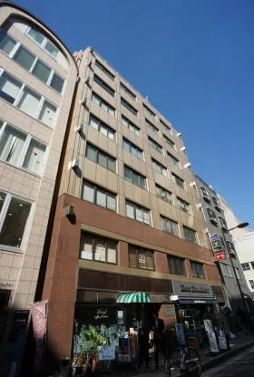 友野本社ビルの外観