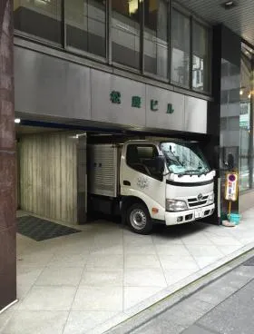 松慶ビルの外観