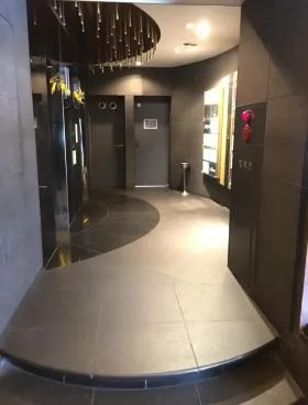 ウォータータワービルの外観