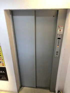 銀座白亜ビルの外観