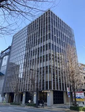 R-TERRACE HATCHOBORIビルの外観