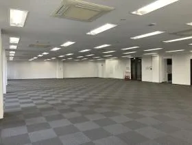 R-TERRACE HATCHOBORIビルの外観