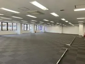 R-TERRACE HATCHOBORIビルの外観