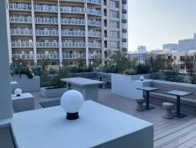 R-TERRACE HATCHOBORIビルの外観