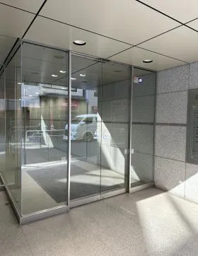 THE CROSS 神田ビルの外観