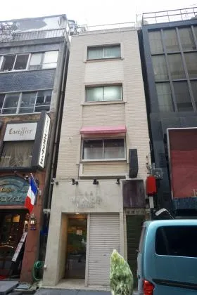 銀成ビルの外観