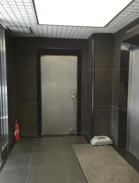 ニューギンザ10号館ビルの外観