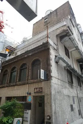 泰明ビル本館の外観