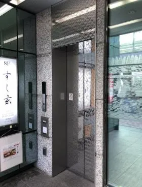 松岡銀緑館ビルの外観